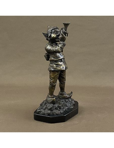 Figura de Bronce Duende 32cm con trompa musical y peana de marmol