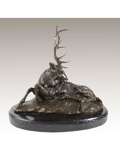 Sculpture en bronze: Cerf couché -Patine brune