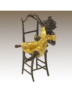 Sculpture en bronze: Filette sur chaise -Patine dorée