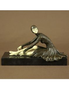 Sculpture en bronze: Femme assise Art déco "Tanara" -Pat.brune & résine